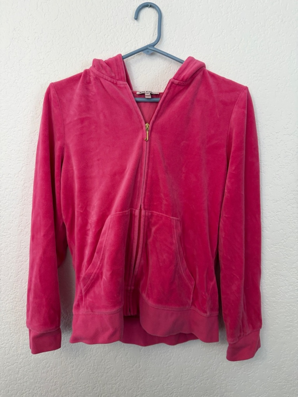 Vintage Y2K Juicy Couture Hot Pink Velour Zip Hoodie with Gold J Pull